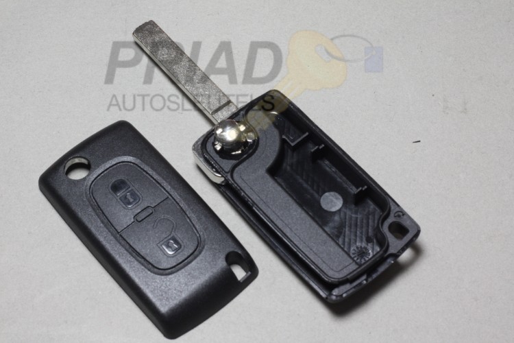Peugeot 2-knops klapsleutel behuizing met batterij op de printplaat en sleutelbaard zonder groef.