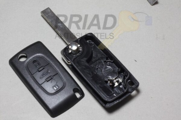 S-0263 Peugeot klapsleutel reparatieservice voor 2en 3-knops klapsleutels. Wij kunnen de afstandsbediening repareren door de switchen