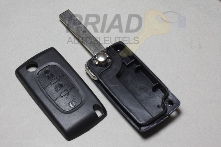 Citroen 3-knops klapsleutel met "lamp" knop op de middelste knop. Batterij printplaat zonder groef