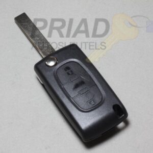 Fiat 3-knops klapsleutel. Batterij op de printplaat en sleutelbaard met groef.