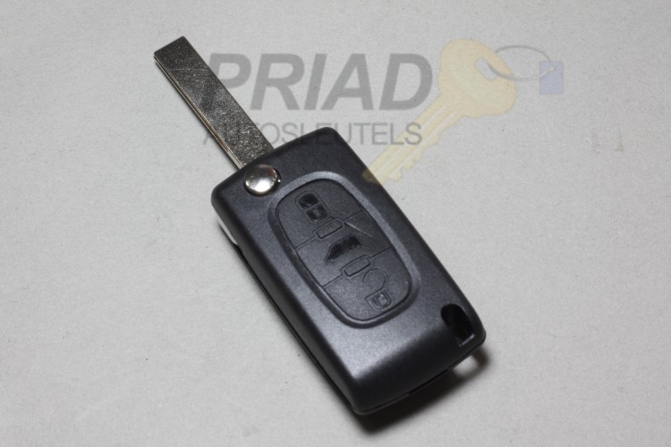 Fiat 3-knops klapsleutel. Batterij op de printplaat en sleutelbaard met groef.