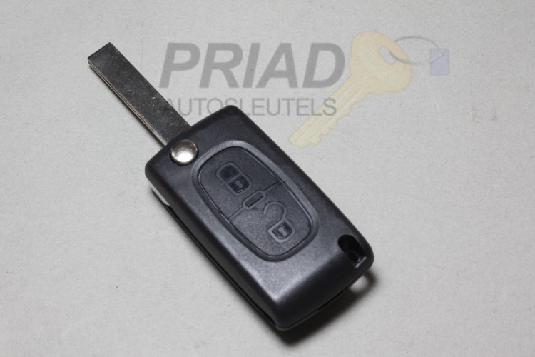 FIAT 2-knops klapsleutel voor diverse modellen met de batterij op de printplaat en een groef in de sleutelbaard.