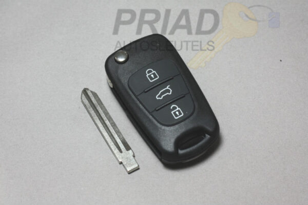 S-0529 Hyundai en KIA 3-knops klapsleutel behuizing met in de sleutelbaard freesgroef rechts voor o.a. Hyundai - I10 en Elantra / KIA Soul en andere modellen. Deze behuizing is lastig om open te maken zonder nodige ervaring of handigheid. Wij adviseren dit door ons te laten uitvoeren. U kunt dan kiezen voor overzetten behuizing.